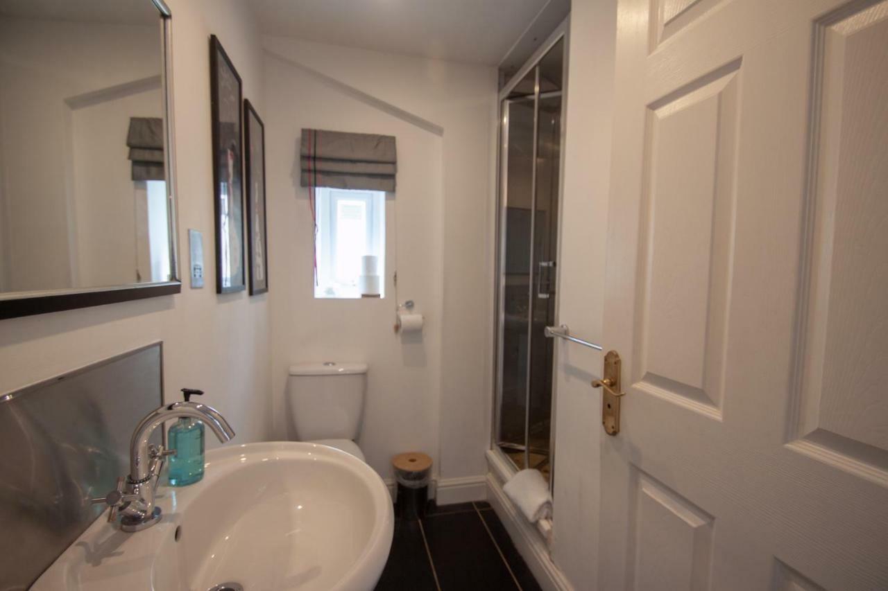 Just B -Town Centre, 2 X Double Bedroom Apartment With Smart Tv, Full Kitchen & Great 1400 Power Shower! St Elmo Cottage ดาร์ตมัธ ภายนอก รูปภาพ